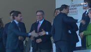 O momento do cumprimento entre André Villas-Boas e Rui Costa na final da Taça de Portugal feminina