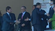 O momento do cumprimento entre André Villas-Boas e Rui Costa na final da Taça de Portugal feminina