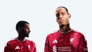 Um 'ícone reimaginado': assim apresenta o Liverpool a camisola para 2026/27