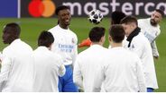 Plantel do Real Madrid durante sessão de treino