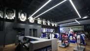 Taça de Campeão Nacional em exibição na nova loja do FC Porto do NorteShopping