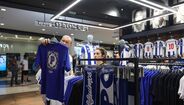 Taça de Campeão Nacional em exibição na nova loja do FC Porto do NorteShopping