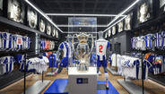 Taça de Campeão Nacional em exibição na nova loja do FC Porto do NorteShopping