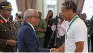 Presidente da República de Cabo Verde, José Maria Neves, com o selecionador  Pedro Leitão Brito-Bubista