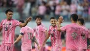 Na parte da frente, jogadores tinham as bandeiras dos seus países