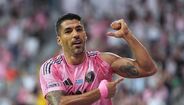 Na parte da frente, jogadores tinham as bandeiras dos seus países