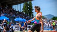 Simon Ehammer destaca-se no salto em comprimento em Götzis, Áustria.
