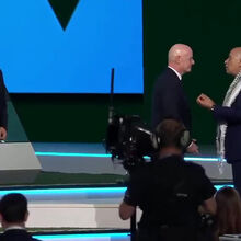 <![CDATA[ Infantino tentou juntar Israel e Palestina no Congresso da FIFA... mas não correu bem ]]>