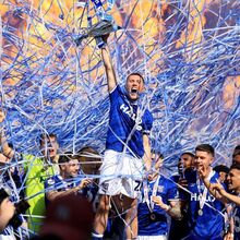 <![CDATA[ Ipswich junta-se ao Coventry e confirma o regresso à Premier League ]]>