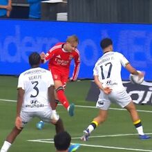 <![CDATA[ «O lance em que não é assinalado penálti decidiu um pouco o jogo»: as reações ao empate do Benfica ]]>