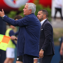 <![CDATA[ 'Blackout' do Benfica estende-se até Mourinho: treinador não faz conferência de imprensa em Famalicão ]]>