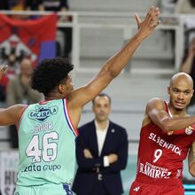 <![CDATA[ Benfica bombardeou Oliveirense e defronta Sporting na final da Taça Hugo dos Santos ]]>