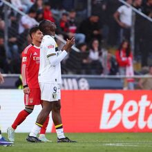 <![CDATA[ A crónica do Famalicão-Benfica, 2-2: uma águia ao ritmo do complicómetro ]]>