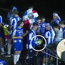<![CDATA[ Melancia que jogadores do FC Porto atiraram do palco tinha colada uma fotografia de Frederico Varandas ]]>