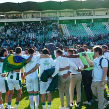 <![CDATA[ Com Mourinho a ver, V. Setúbal sagra-se campeão distrital e garante regresso ao Campeonato de Portugal ]]>