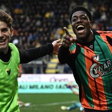 <![CDATA[ Benfica inicia negociações por Doumbia... e médio do Veneza está animado: tudo sobre o dossiê ]]>