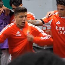 <![CDATA[ «Esta m... é o Benfica!»: o discurso de Diogo Prioste no balneário que está a arrepiar os benfiquistas ]]>