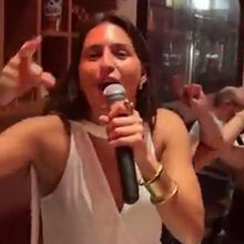 <![CDATA[ «Está louca»: Kika Nazareth canta música para Patri após Barcelona garantir final da Champions ]]>