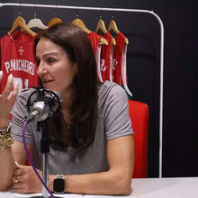 <![CDATA[ Ticha Penicheiro: os jogos contra rapazes, as assistências que hoje seriam virais e o patrão que foi espião ]]>