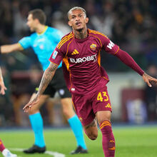 <![CDATA[ Roma 'despacha' Fiorentina e sobe ao quinto lugar da Serie A ]]>