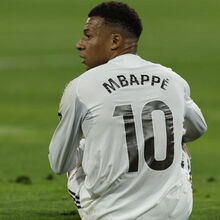 <![CDATA[ «Mbappé fora»: milhares de adeptos do Real Madrid 'inundam' redes sociais e exigem saída  ]]>