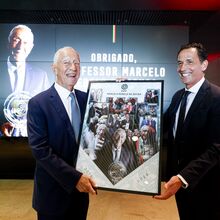 <![CDATA[ Marcelo Rebelo de Sousa homenageado pela FPF ]]>