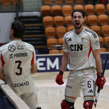 <![CDATA[ Benfica-Reus, 2-2, 2-1 (pen.): águias tiveram de suar mas o que Conti é ganhar ]]>