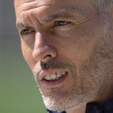 <![CDATA[ Carlos Vicens pede 