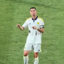 <![CDATA[ Adeptos do Al-Shabab gritaram 'Messi, Messi' e Cristiano Ronaldo respondeu... assim ]]>