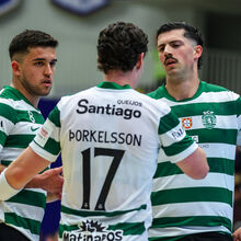 <![CDATA[ Sporting triunfa em Águas Santas e mantém pleno no campeonato de andebol ]]>