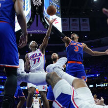 <![CDATA[ Knicks 'atropelam' 76ers e regressam à final da Conferência Este da NBA ]]>