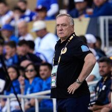 <![CDATA[ Caos na seleção de Curaçao a um mês do Mundial: selecionador demitiu-se e Advocaat pode voltar ]]>