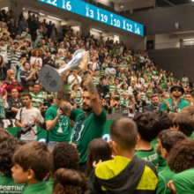 <![CDATA[ Campeões europeus de futsal recebidos em apoteose no Pavilhão João Rocha ]]>