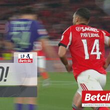 <![CDATA[ Schjelderup foi pisado na área, árbitro foi ao VAR e marcou penálti: Pavlidis salvou Benfica da derrota ]]>