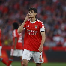 <![CDATA[ António Silva mais perto de renovar com o Benfica? Defesa partilha foto... com uma curiosidade ]]>