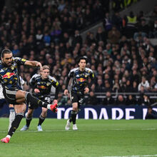 <![CDATA[ Tottenham complica a vida na Premier League com empate diante do Leeds ]]>