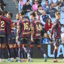 <![CDATA[ Levante de Luís Castro sai da zona de despromoção em dia de festa para o Betis ]]>