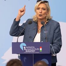 <![CDATA[ Marine Le Pen responde a Mbappé: «Saiu do PSG a dizer que era para ganhar a Champions. Entretanto, o PSG venceu...» ]]>