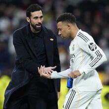 <![CDATA[ Arbeloa incrédulo com declarações de Mbappé: «Nem sei o que te dizer...» ]]>