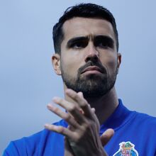 <![CDATA[ Diogo Costa tentado a aceitar o desafio de vestir a camisola 2 ]]>
