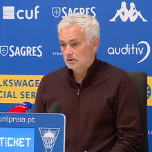 <![CDATA[ Mourinho: «A Liga Europa não está de braço dado com o prestígio do Benfica, mas o Benfica pode ganhar a Liga Europa» ]]>