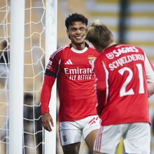 <![CDATA[ As notas dos jogadores do Benfica frente ao Estoril: não há barragem que trave este Ríos ]]>