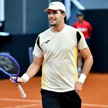 <![CDATA[ Jaime Faria derrota Dimitrov e avança para a segunda ronda do qualifying ]]>