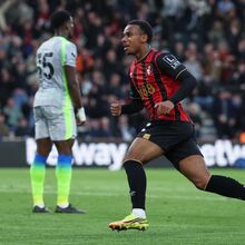 <![CDATA[ Este golaço de Kroupi (avançado que preferiu França a Portugal) embalou Arsenal para o título ]]>