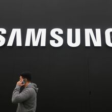 <![CDATA[ Samsung vai dar bónus de 300 mil euros a funcionários da divisão de semicondutores ]]>