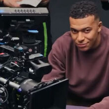 <![CDATA[ LEGO revela 'making of' do anúncio que juntou Cristiano Ronaldo, Messi, Mbappé e Vini Jr ]]>