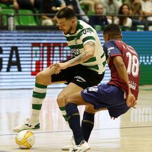 <![CDATA[ Sporting confirma favoritismo e garante lugar nas 'meias' do playoff ]]>