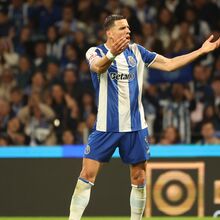 <![CDATA[ 'Muralha polaca' também se junta no onze do ano da Liga Betclic: depois de Kiwior... Bednarek é eleito ]]>