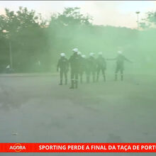 <![CDATA[ Violência no Jamor após a final da Taça de Portugal: polícia teve de intervir e duas pessoas foram algemadas ]]>