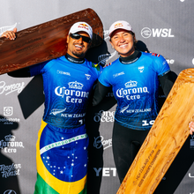<![CDATA[ Carissa Moore e Italo Ferreira conquistam triunfo em Raglan, Nova Zelândia ]]>